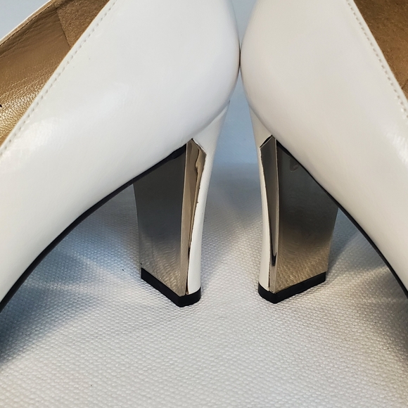 Stuart Weitzman oyster white leather square toe heels w/ buckle detail SZ 6 1/2 - Picture 6 of 9